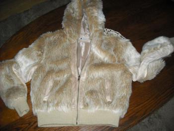 Kožíšková bunda do pasu s kapucí vel .č.38