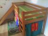Zvýšené jednolůžko - dětská postel s domečkem a se skluzavkou
