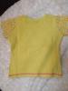 žluté tričko s kytkou